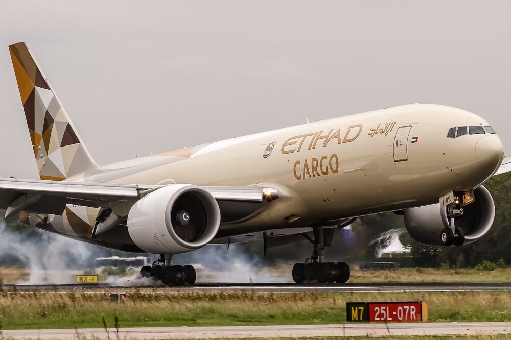 1280px-a6-dde_etihad_airways_boeing_777-ffx_coming_in_from_abu
