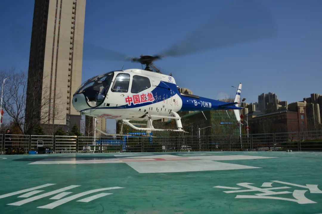 航空工业昌飞ac311直升机参加航空应急医学救援演练