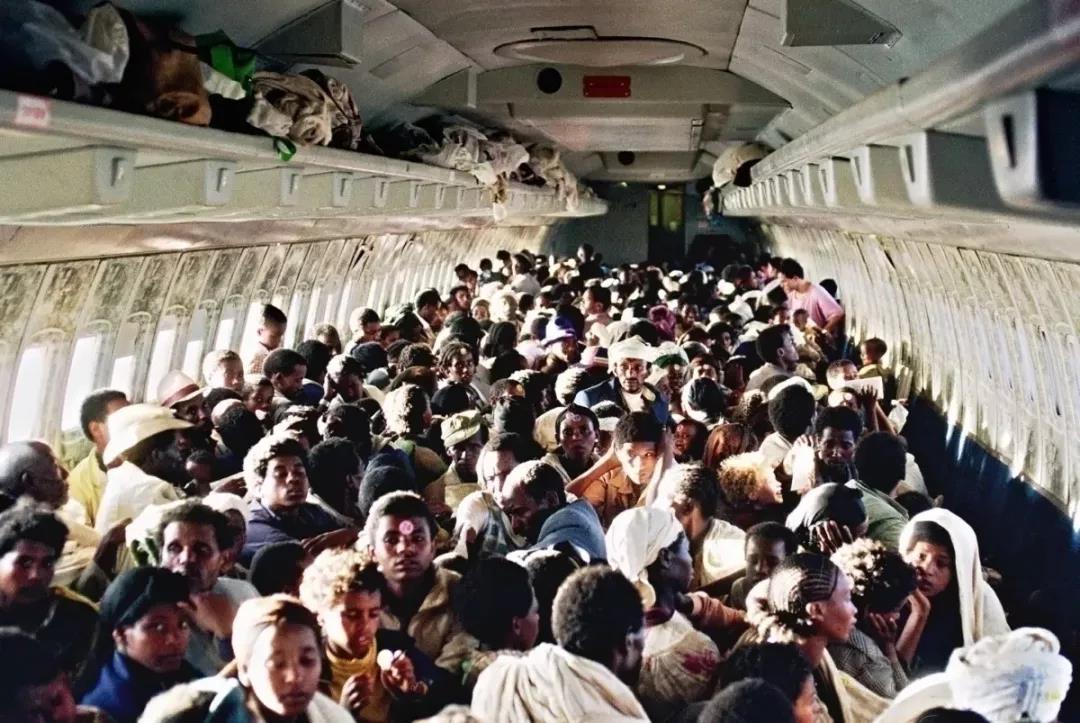 c17带800人逃离阿富汗747史诗级超员对此表示不屑
