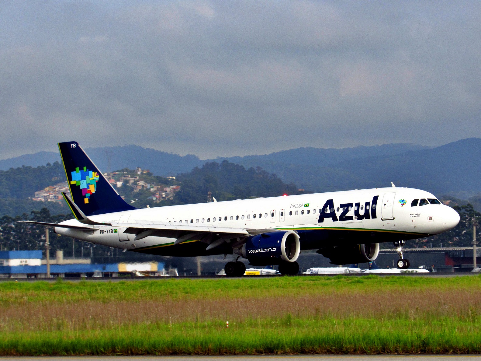 巴西蓝色航空(azul)客机此外,阿联酋航空还进一步扩展了与南非air