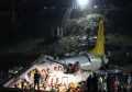 组图：土耳其客机滑出跑道致120人受伤
