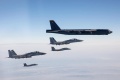 组图：以色列空军护送美国空军B-52穿越领空