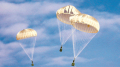 组图：伞花绽放！空降兵某旅在高原地域组织空降空投训练