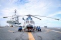 组图：辽宁舰女舰员直升机放飞、接收小组首次独立完成保障任务