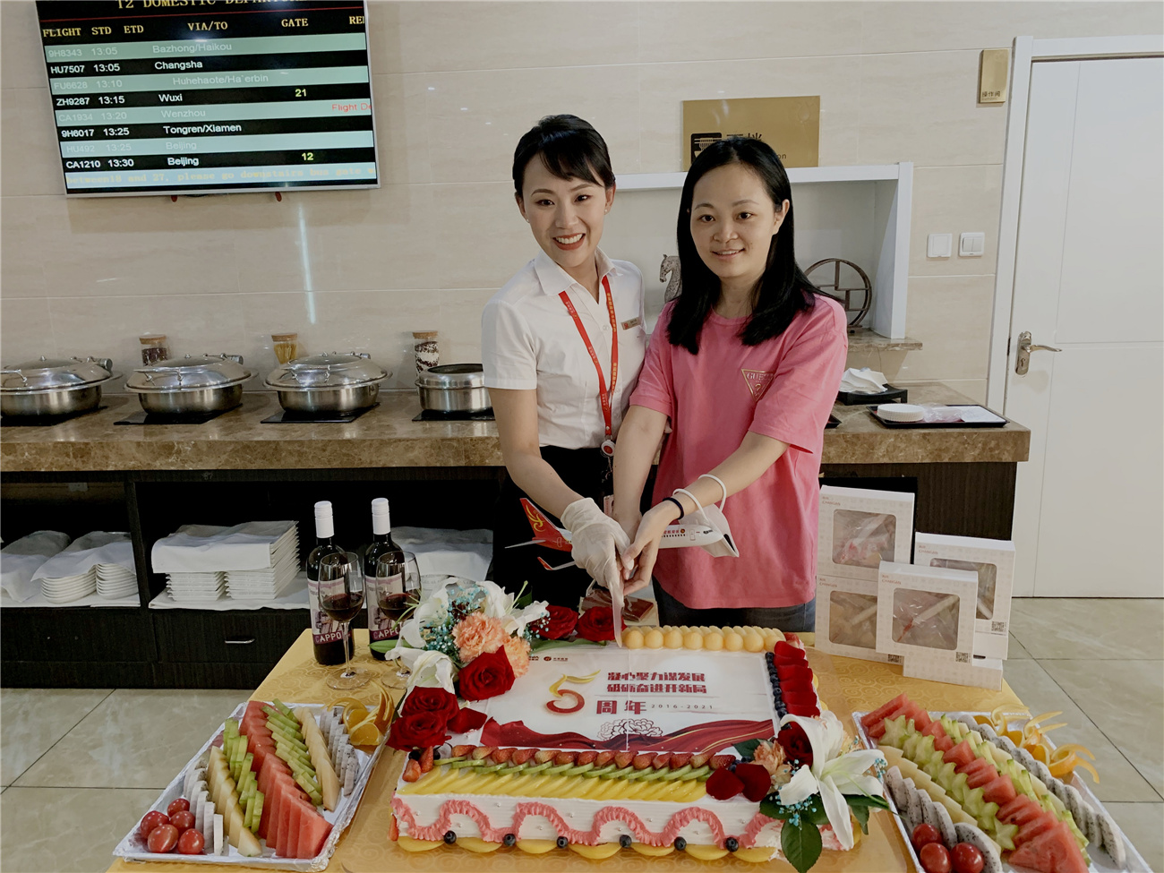 附图4：长安航空地面服务部在西安咸阳国际机场海航海翼轩举行周年庆活动.jpg