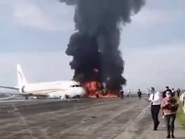 视频：重庆江北国际机场一飞机偏出跑道起火