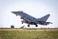 组图：英国皇家空军台风战机飞往北马其顿参加空中演习！