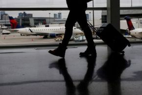 Air traffic shortstaff 'crippling' East Coast travel - U.S. carriers
