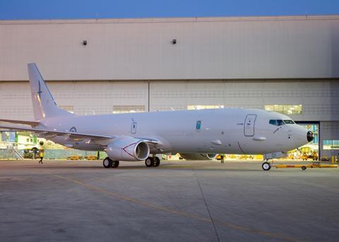 新西兰首架P-8A“海神”在喷漆车间亮相