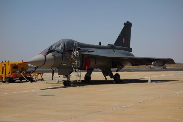 印度首架“光辉”MK1A型战斗机开展测试