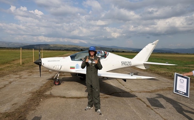 英国比利时混血少年成为世界上最年轻的单人飞行者