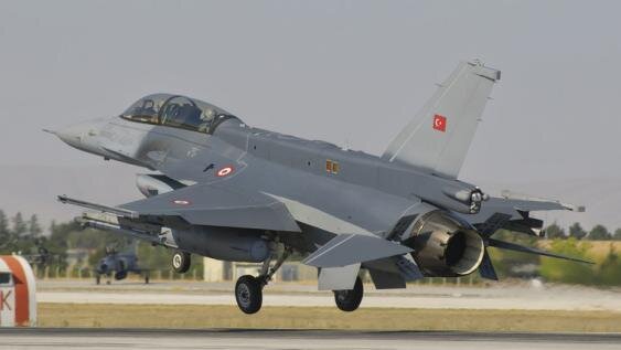 希腊S-300防空设施锁定土耳其F-16战机
