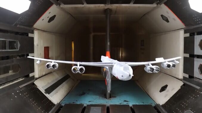 B-52轰炸机完成新发动机短舱风洞测试