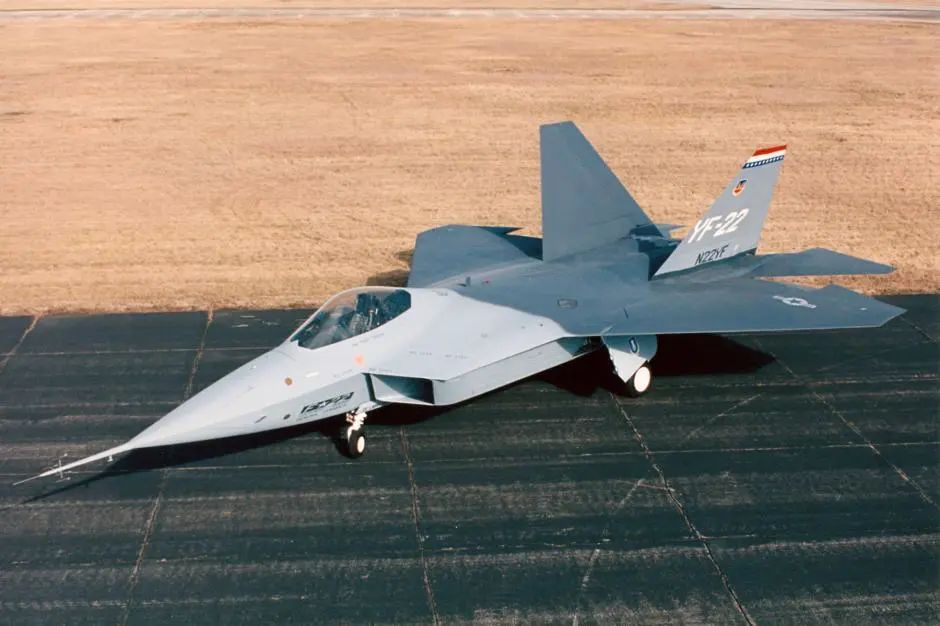 “高龄”的F-22，为何能在争议中获得不断升级？