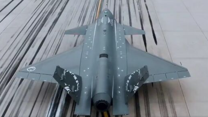 土耳其“忠誠僚機”原型機進行滑行和起飛試驗