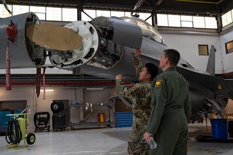 美国空军将为F-16增购45部AESA雷达
