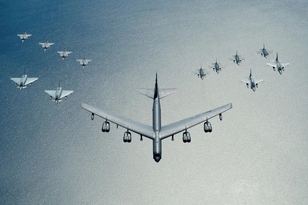 关于B-21：新一代轰炸机，只能是“轰炸”机？