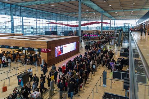 欧洲机场将全面恢复客流量的希望推迟到2025年