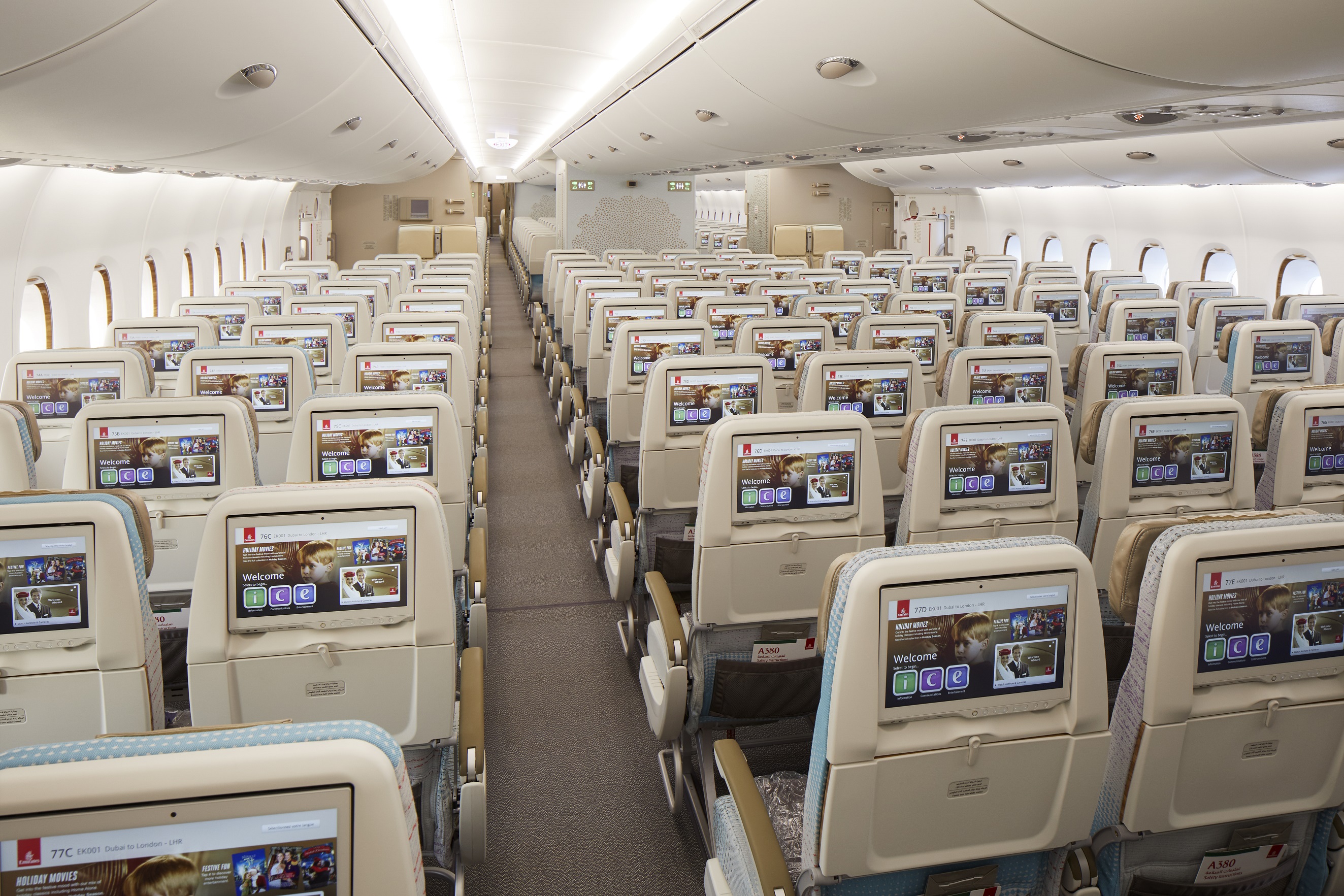 阿联酋航空首架已翻新a380客机投入使用 