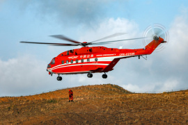 组图：AC313救援直升机吊网精准投放训练