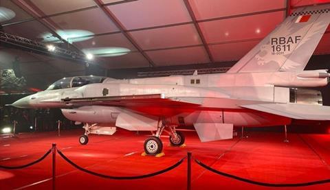 洛·马公司向巴林空军交付首款“下一代”F-16