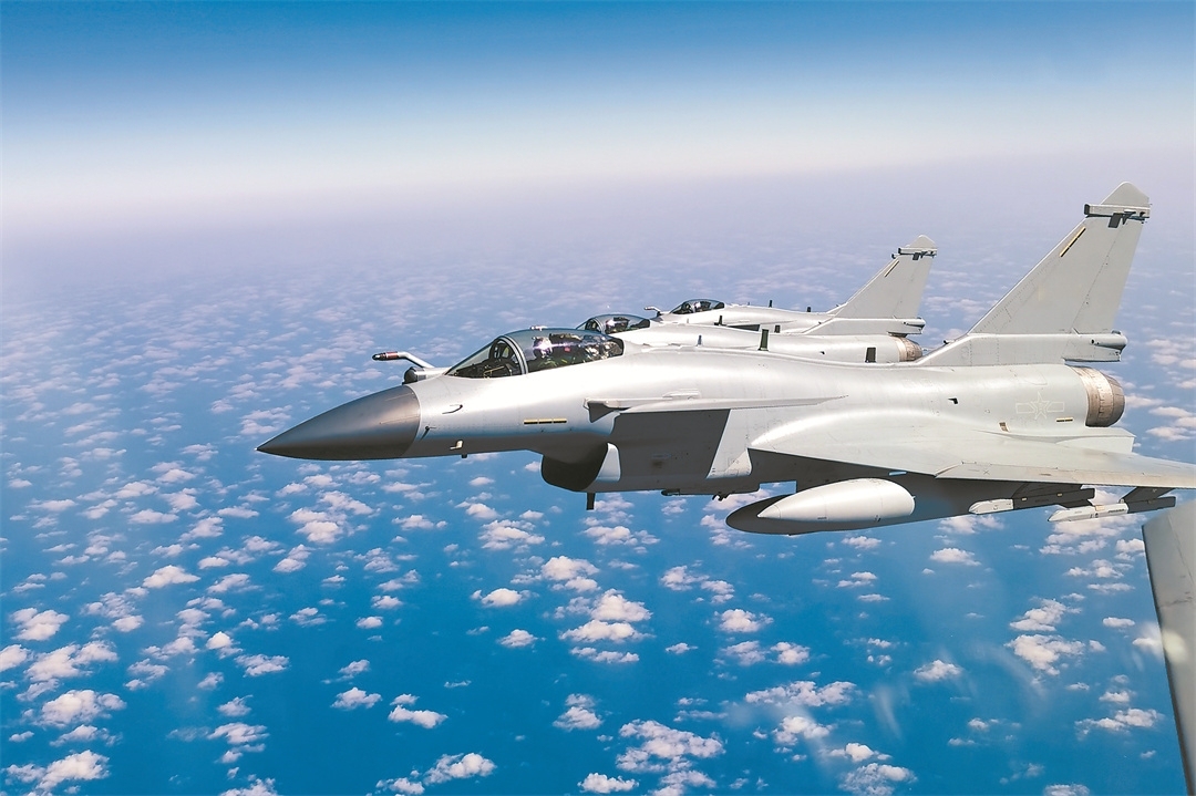 组图：云端出击！空军航空兵某旅战术机动训练影像