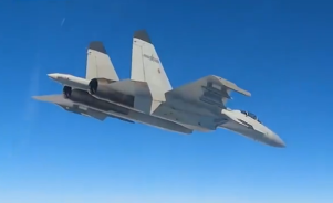 视频：看海军空军异型机空中较量