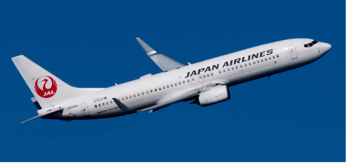 挡风玻璃加热器过热导致日本航空波音737备降