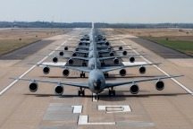 组图：美军又开始炫耀加油机，KC-46和KC-135大象漫步