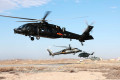 组图：新疆军区某陆航旅开展飞行基础课目训练