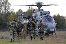 组图：荷兰国防部购买14架空客直升机