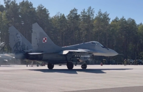 视频：波兰空军米格-29，高速公路完成短距起飞
