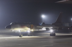 视频：轰炸机编队暗夜起飞模拟打击