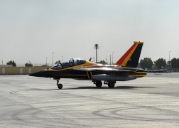组图：国产L15战斗教练机涂装换新亮相迪拜
