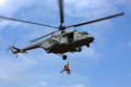 组图：云岭穿梭！南部战区空军直升机高山丛林搜救训练